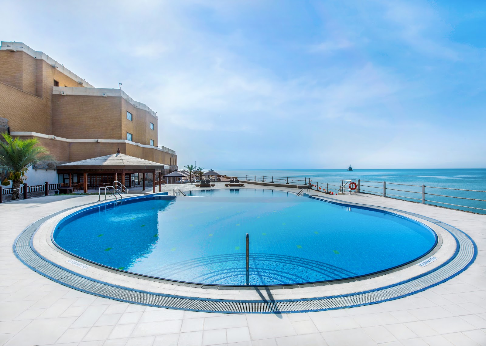 Radisson Blu Hotel Kuwait Luxury Stay Best Of Kuwait radisson-blu-hotel-kuwait-luxury-stay-best-of-kuwait